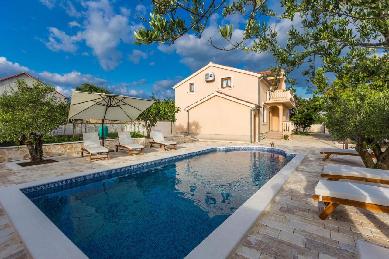 Villa Tina With Swimming Pool, Tennis Court, Games Room, Sauna, Gym, Bbq Policnik Exterior photo