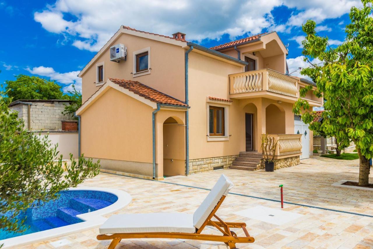 Villa Tina With Swimming Pool, Tennis Court, Games Room, Sauna, Gym, Bbq Policnik Exterior photo