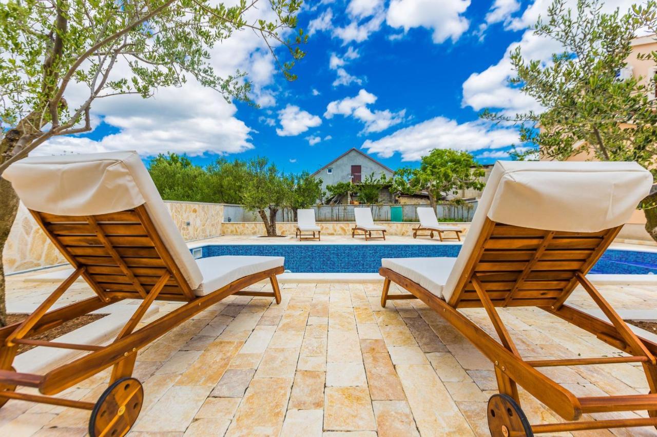Villa Tina With Swimming Pool, Tennis Court, Games Room, Sauna, Gym, Bbq Policnik Exterior photo