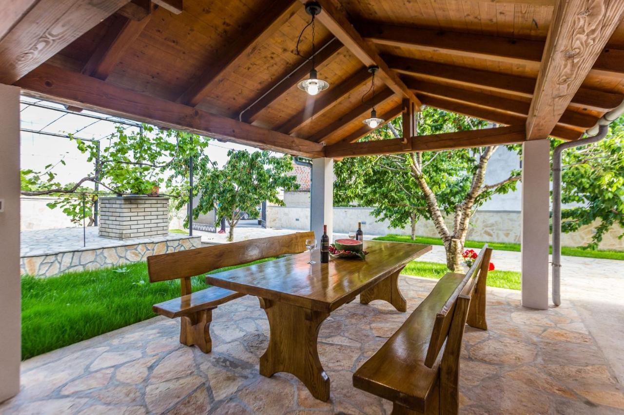 Villa Tina With Swimming Pool, Tennis Court, Games Room, Sauna, Gym, Bbq Policnik Exterior photo