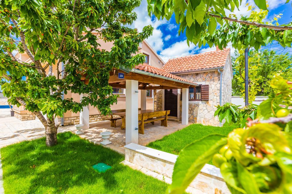 Villa Tina With Swimming Pool, Tennis Court, Games Room, Sauna, Gym, Bbq Policnik Exterior photo