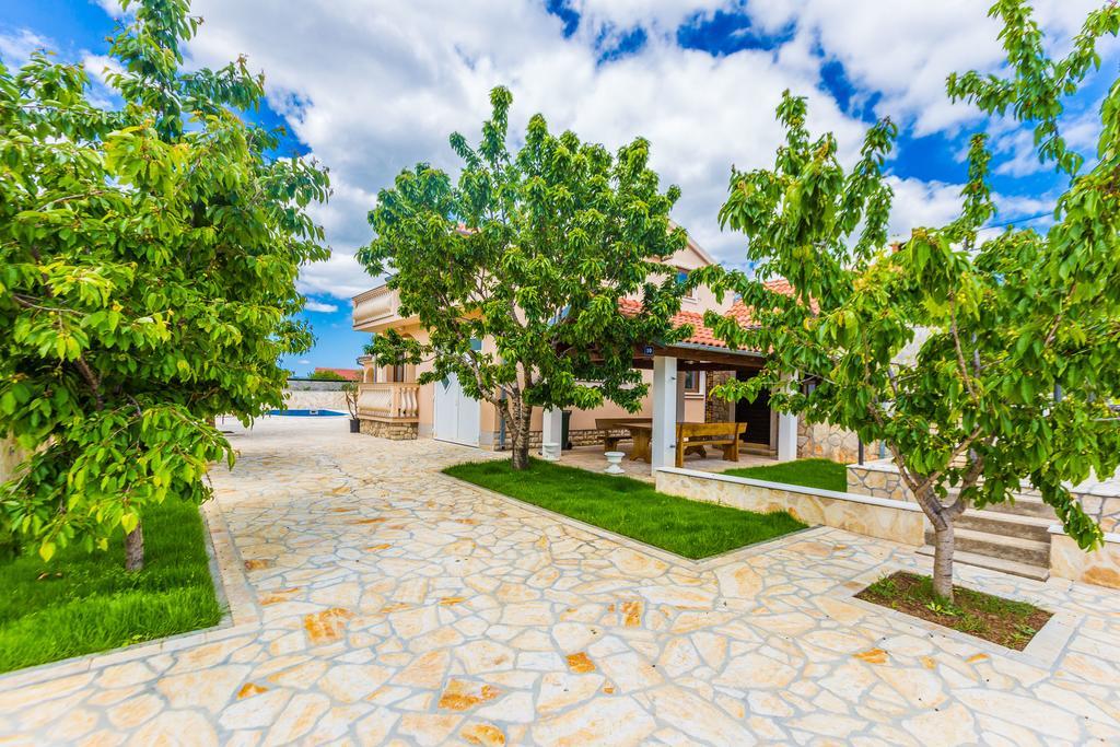 Villa Tina With Swimming Pool, Tennis Court, Games Room, Sauna, Gym, Bbq Policnik Exterior photo