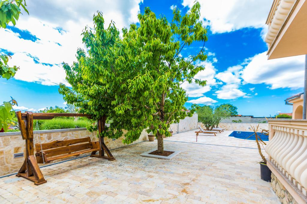 Villa Tina With Swimming Pool, Tennis Court, Games Room, Sauna, Gym, Bbq Policnik Exterior photo