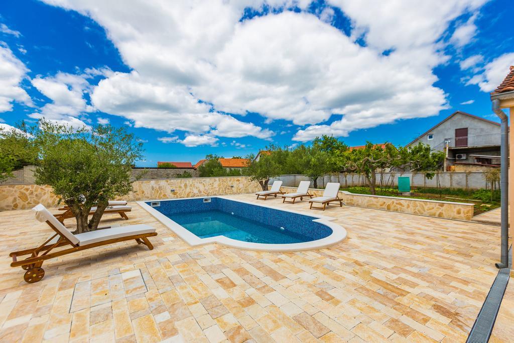 Villa Tina With Swimming Pool, Tennis Court, Games Room, Sauna, Gym, Bbq Policnik Exterior photo