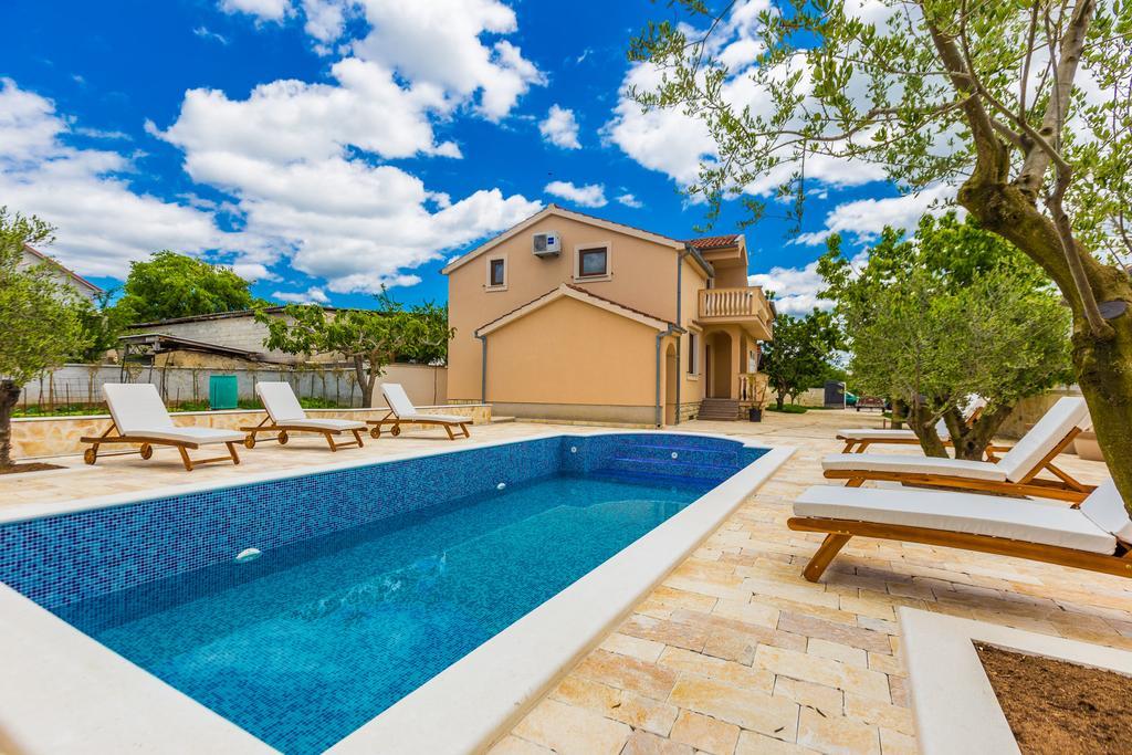 Villa Tina With Swimming Pool, Tennis Court, Games Room, Sauna, Gym, Bbq Policnik Exterior photo