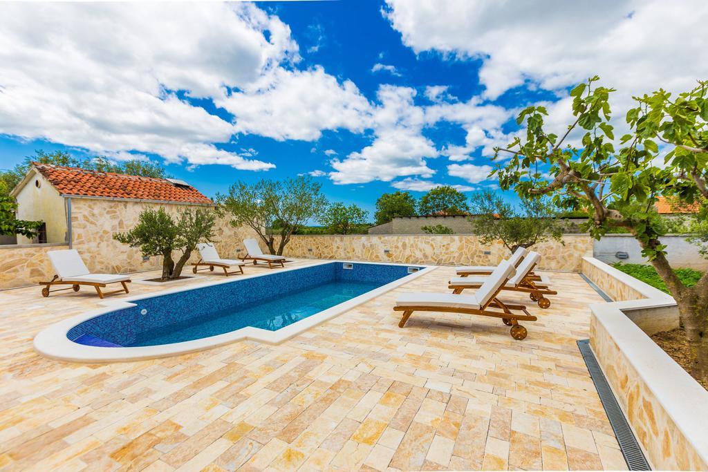 Villa Tina With Swimming Pool, Tennis Court, Games Room, Sauna, Gym, Bbq Policnik Exterior photo