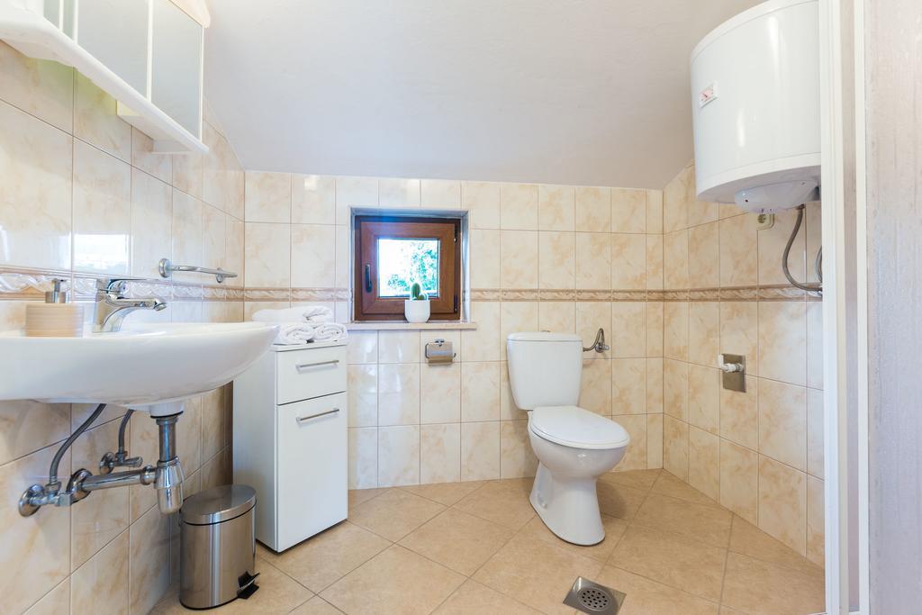Villa Tina With Swimming Pool, Tennis Court, Games Room, Sauna, Gym, Bbq Policnik Exterior photo