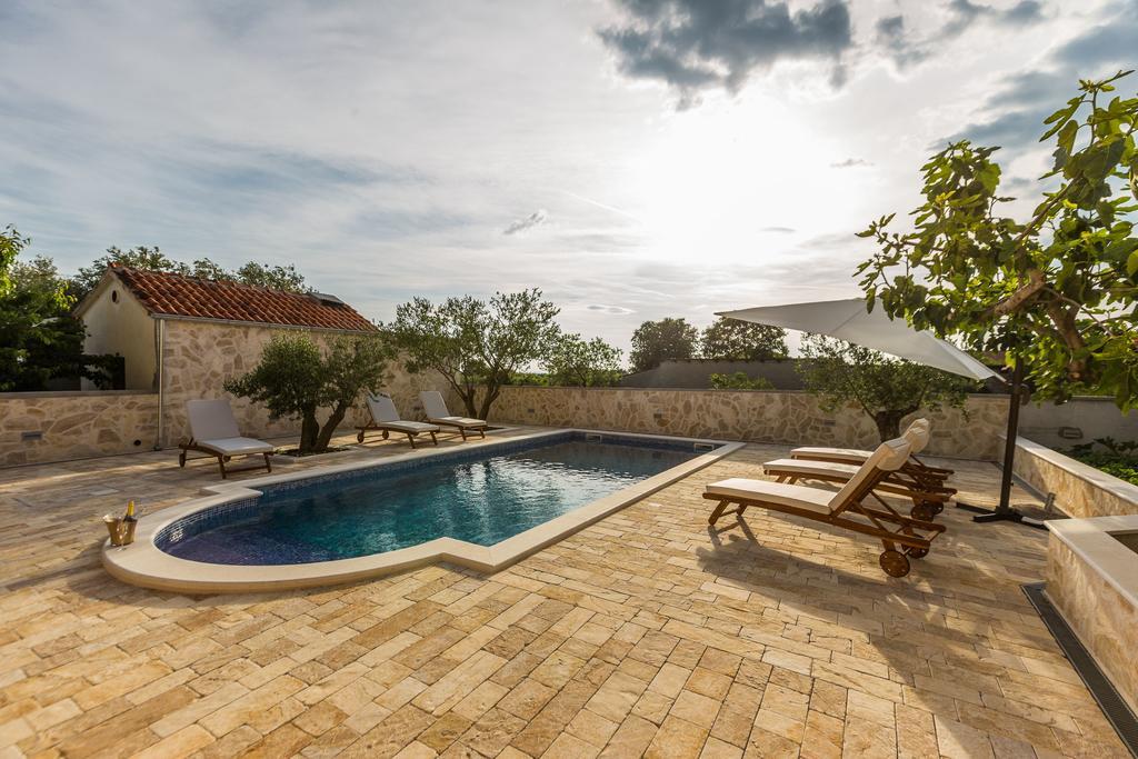 Villa Tina With Swimming Pool, Tennis Court, Games Room, Sauna, Gym, Bbq Policnik Exterior photo