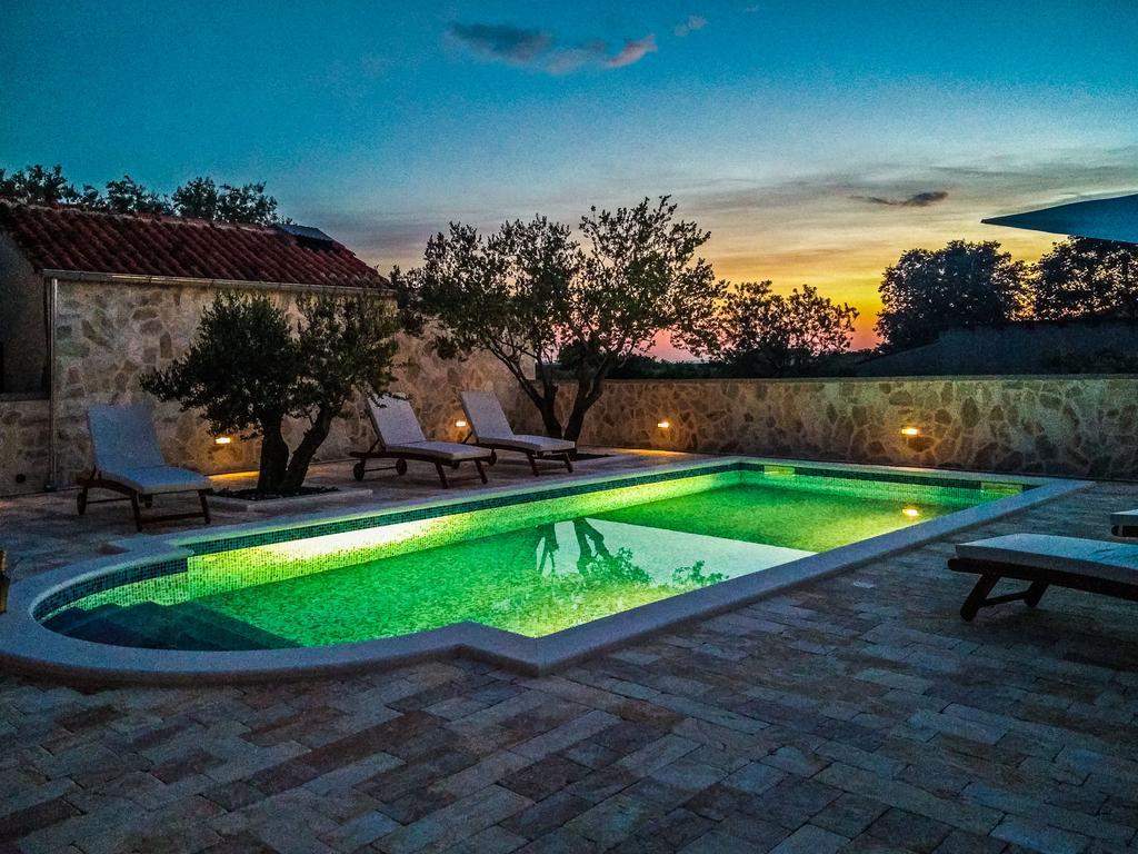 Villa Tina With Swimming Pool, Tennis Court, Games Room, Sauna, Gym, Bbq Policnik Exterior photo