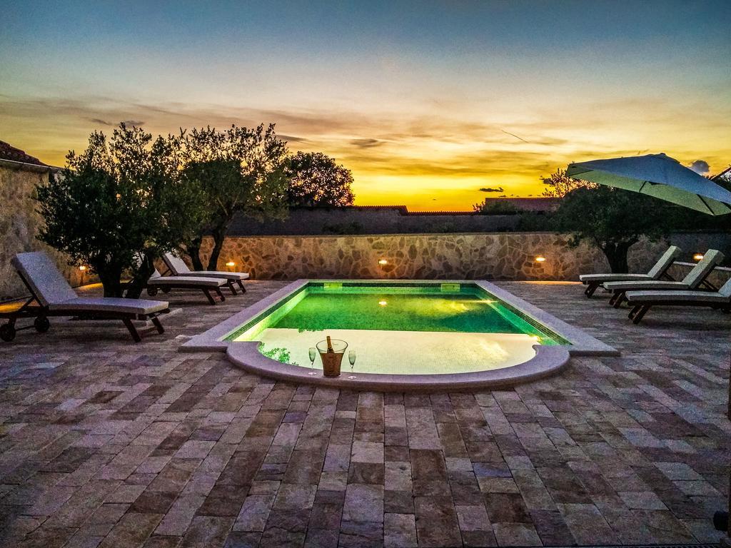 Villa Tina With Swimming Pool, Tennis Court, Games Room, Sauna, Gym, Bbq Policnik Exterior photo