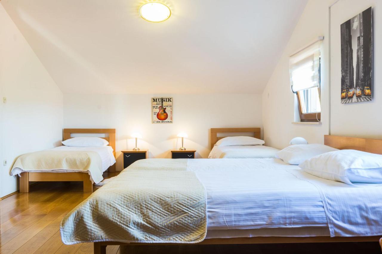 Villa Tina With Swimming Pool, Tennis Court, Games Room, Sauna, Gym, Bbq Policnik Exterior photo