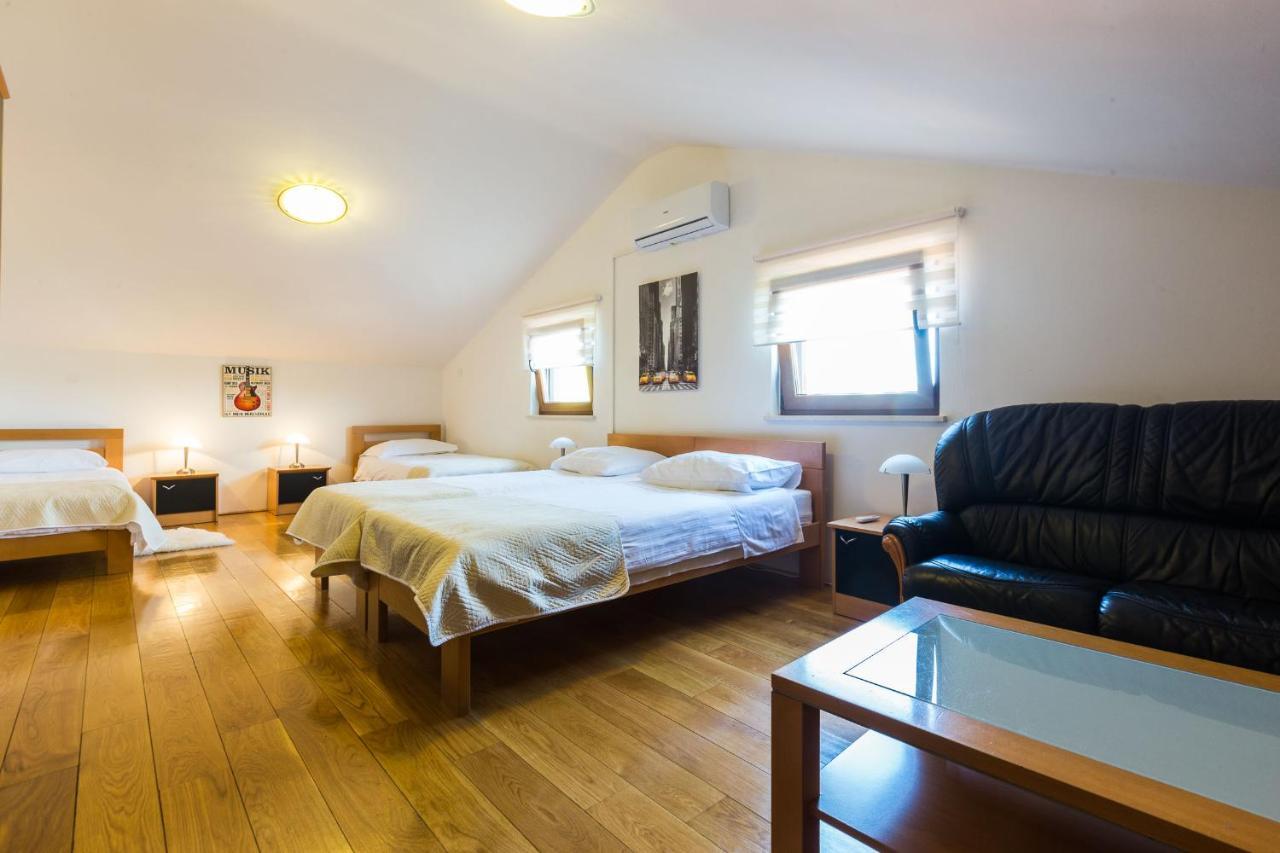 Villa Tina With Swimming Pool, Tennis Court, Games Room, Sauna, Gym, Bbq Policnik Exterior photo