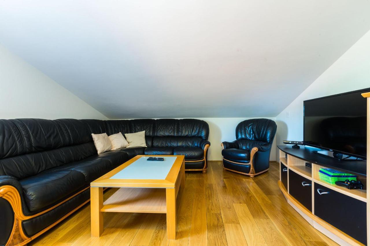 Villa Tina With Swimming Pool, Tennis Court, Games Room, Sauna, Gym, Bbq Policnik Exterior photo